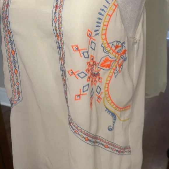 Embroided Cream Camisole - Picture 3 of 3